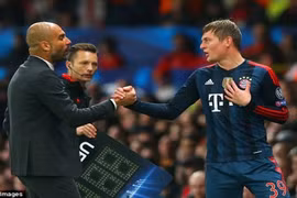 Toni Kroos “hục hặc” với HLV Pep Guardiola khi rời sân