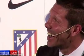 Diego Simeone họp báo công bố sử dụng…Facebook!