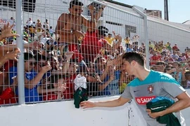 Bồ Đào Nha “méo mặt” vì Ronaldo tái phát chấn thương đầu gối
