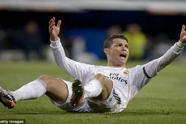 Được "tặng" penanty, Real vẫn thua Barca, Ronaldo đổ tại trọng tài