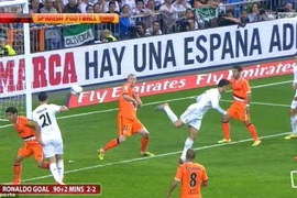 Siêu phẩm ở phút bù giờ của Ronaldo giải cứu Real