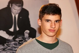 Real và Barca tranh giành thần đồng bóng đá Hungary