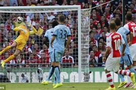 Siêu phẩm của Giroud giúp Pháo thủ “kết liễu” Man City