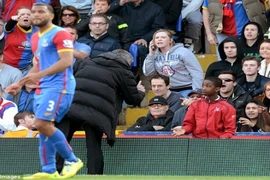 Jose Mourinho lại gặp rắc rối vì “dọa đấm” trẻ em