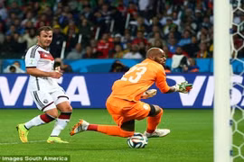 Xe tăng Đức chật vật “lết” vào tứ kết