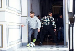 Sốc: Zidane rủ Bale, Moura tới “đập phá” cung điện nhà Beckham