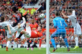 Rooney – Băng đội trưởng, siêu phẩm và “cái tát đau” ngày mở màn