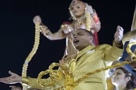 Ronaldo “béo” được tôn vinh trong lễ hội Carnaval ở Sao Paulo