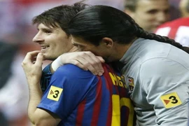 Bội ước với Messi, Barca “tống” Pinto ra đường