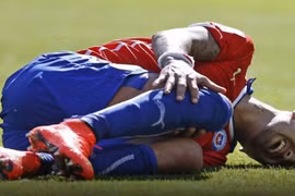 Tài tiên tri của Louis van Gaal giúp M.U thoát cảnh “ném tiền qua cửa sổ”