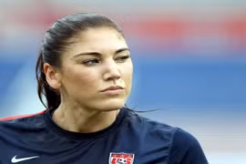 Thủ thành xinh đẹp tuyển Mỹ bị bắt vì bạo lực gia đình