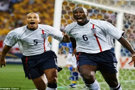 Cựu đội trưởng tuyển Anh viết tự truyện lên án FA