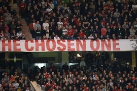 Tấm biển “Người được chọn” rời sân Old Trafford cùng David Moyes