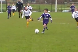 Choáng với tài năng của thần đồng 9 tuổi được ví như Maradona và Messi