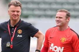 Không có “chiến tranh lạnh”, Louis van Gaal trao bí quyết ghi bàn cho Rooney