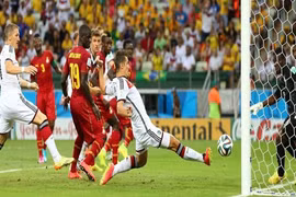 Klose san bằng kỷ lục World Cup, Đức chia điểm cùng Ghana
