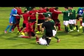 Bạo lực kinh hoàng trên sân cỏ giải thanh thiếu niên quốc tế