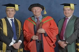 Sir Alex Ferguson được tôn vinh tại trường đại học nước Anh