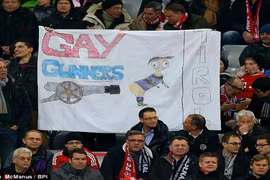 Để fan chế giễu cầu thủ Arsenal, Bayern Munich đối mặt án phạt từ UEFA