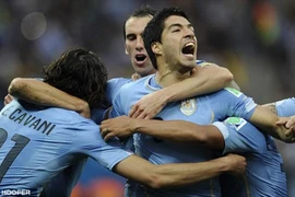 Suarez lập cú đúp giúp Uruguay nhấn chìm tuyển Anh