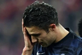 Robin van Persie lo lắng về tương lai ở M.U