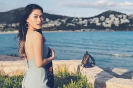 Ngọc Thanh Tâm khoe vẻ quyến rũ tại Hy Lạp