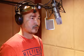 Tiến Luật "bấn loạn" trong lần đầu lồng tiếng cho "Xì Trum"