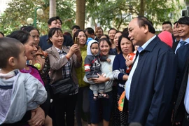 Thủ tướng Nguyễn Xuân Phúc thăm khu nhà ở xã hội Đặng Xá