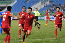 Việt Nam 3-1 Philippines: Ngôi đầu bảng quá thuyết phục!