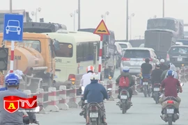 Giao thông qua cầu Thanh Trì cải thiện rõ rệt sau khi tách riêng làn ô tô và xe máy