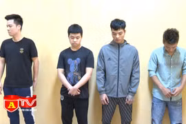 Mẫu thuẫn trong làm ăn, thuê người ném chất bẩn vào nhà