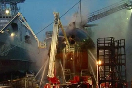 Tàu ngầm hạt nhân của Nga bốc cháy tại xưởng đóng tàu