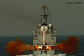 Ấn Độ phóng thành công tên lửa đạn đạo từ tàu nổi