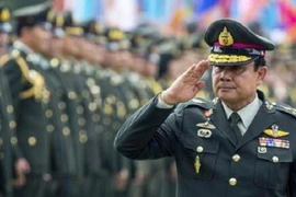 Thái Lan dỡ bỏ tình trạng thiết quân luật, tăng quyền cho Thủ tướng