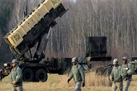Ba Lan trang bị vũ khí cho láng giềng đông Âu đối phó Nga