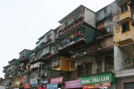 Cảnh xập xệ, nhếch nhác tại 2 khu tập thể nguy hiểm nhất Hà Nội