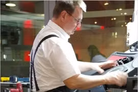 Đứng không sợ mỏi chân