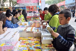Sau 4 ngày, phố sách Xuân Bính Thân 2016 đạt doanh thu trên 4 tỷ đồng