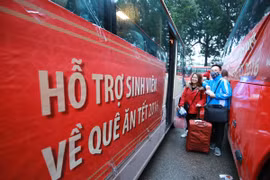 Đưa sinh viên về quê đón Tết 