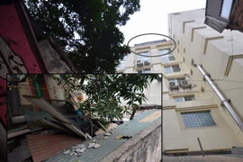 Đình chỉ công trình xây dựng làm rơi bê tông vào nhà dân