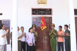Trao nhà tình nghĩa cho thân nhân liệt sỹ 