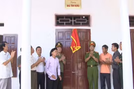 Trao nhà tình nghĩa cho thân nhân liệt sỹ 