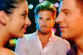 Những hành động có thể khiến chàng "cao chạy xa bay"