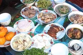 Cưới con sếp, nhân viên phải phục vụ 10 ngày