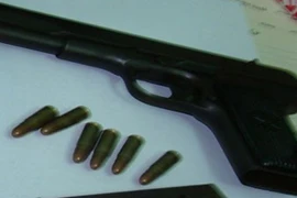 Nổ súng bắn con nợ rồi tự sát