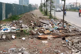 Vỉa hè những con đường tiền tỷ bị phá nát