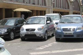 Trông giữ xe ô tô từ 1-1-2012 tại Hà Nội: Mức phí... khủng!