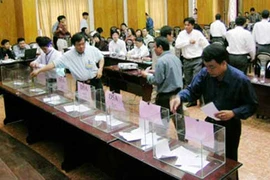 Mức phí tạm thời về tổ chức đấu giá quyền sử dụng 