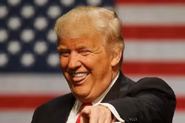 Ông Donald Trump chúc mừng năm mới "kẻ thù và những kẻ thất bại"