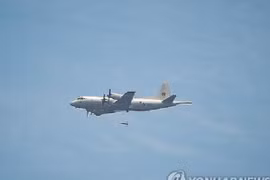 Phi công ấn nhầm nút, máy bay Hàn Quốc thả hàng loạt vũ khí xuống biển